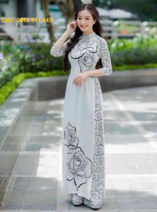Những mẫu áo dài truyền thống sang trọng, quý phái diện Tết cho quý cô độ tuổi tứ tuần