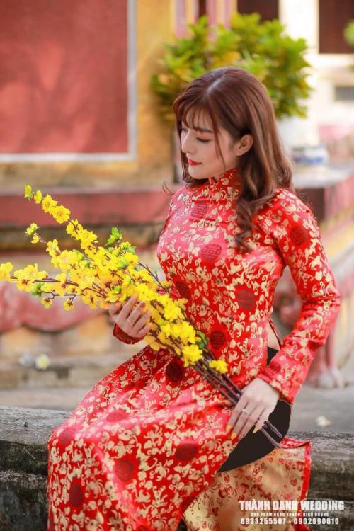 Áo Dài Cách Tân nữ hiện đại, gấm may sẵn so với áo dài truyền thống ăn đứt