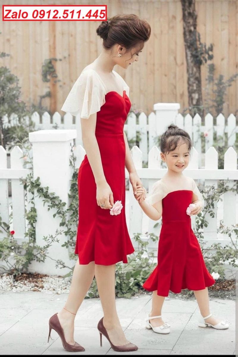 Các mẫu đầm dạo phố xinh xắn cho Mẹ và Bé