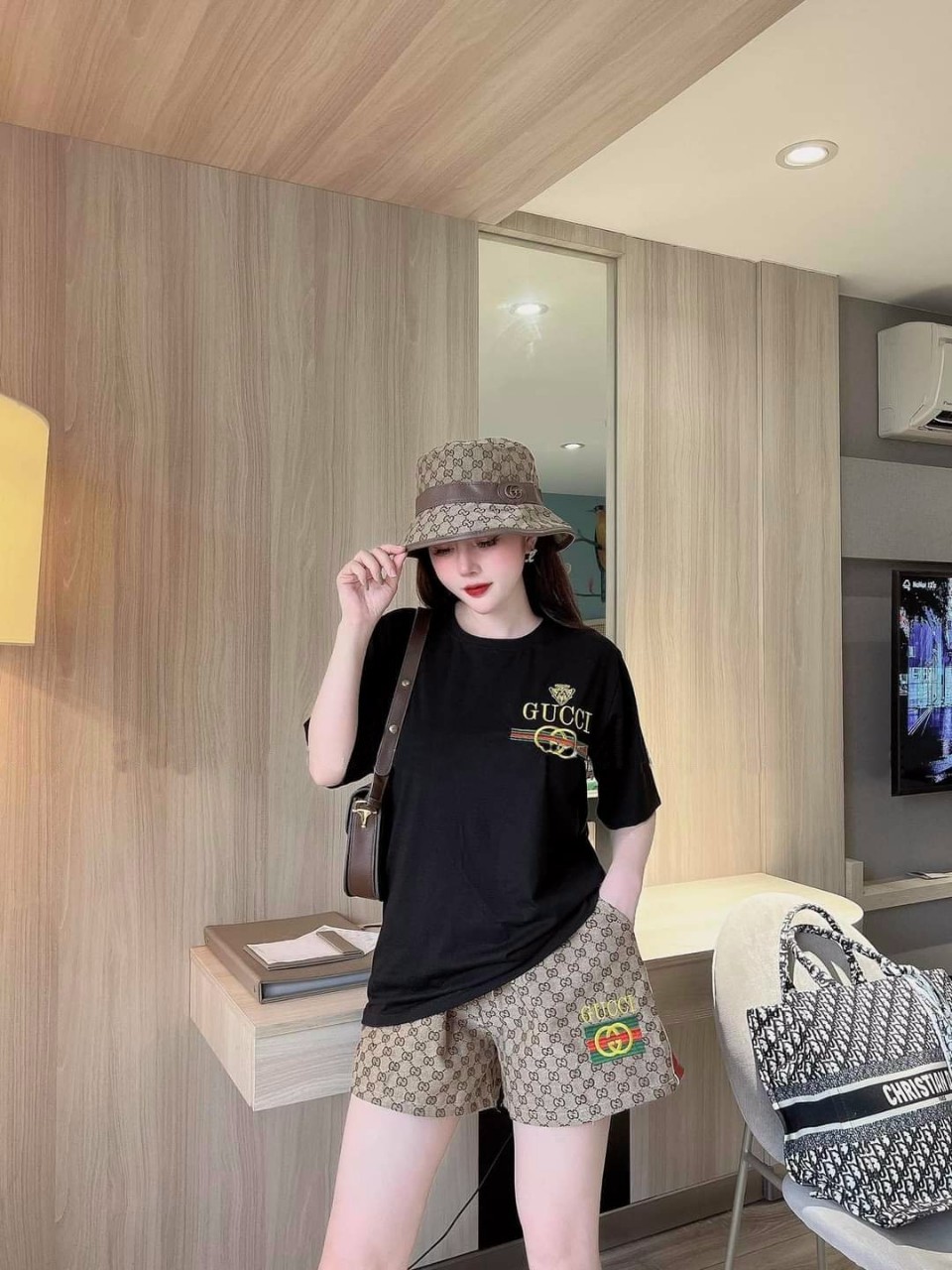 SET BỘ THỜI TRANG CƯỜM ĐÁ MOSCHINO SANG TRONG-BTN012